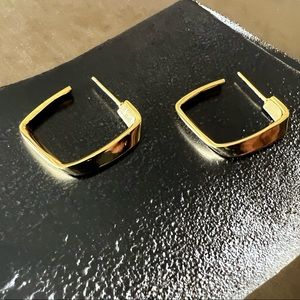 🎁 Square Gold-Plated Hoops